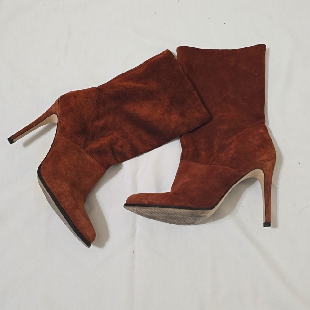BCBG GENERATION VINTAGE PULL ON SUEDE BOOTS SIZE 9.5